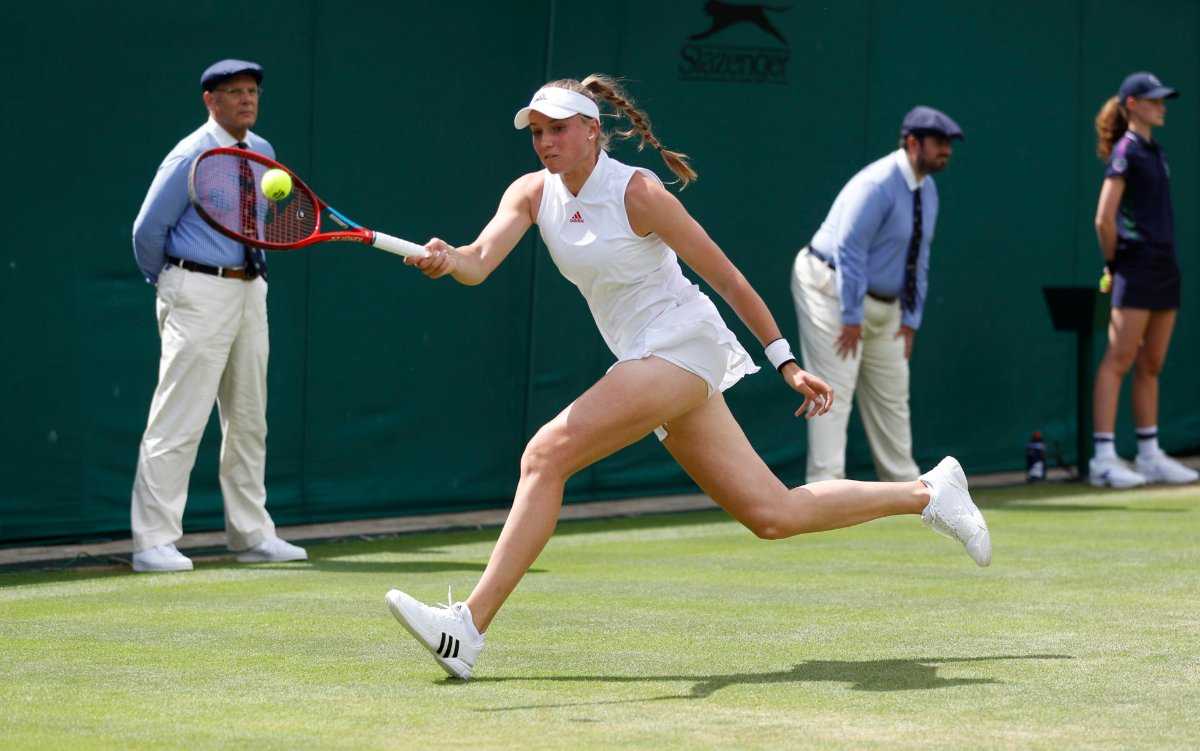 "Etes-vous condamné à une amende pour ça?": Elena Rybakina fait exploser l'arbitre de chaise lors du choc d'Aryna Sabalenka à Wimbledon