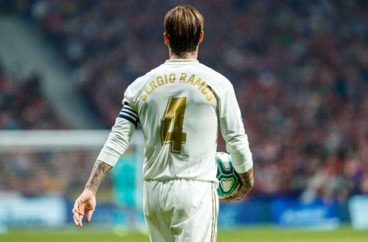 Le PSG signant le maillot numéro 4 de Sergio Ramos reste intact au Real Madrid