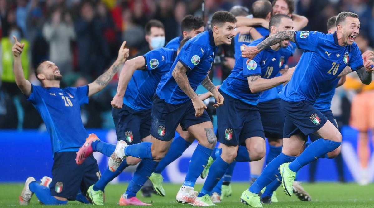 Les fans de "It's Coming Rome" deviennent fous alors que l'Italie bat l'Angleterre en finale de l'Euro 2020