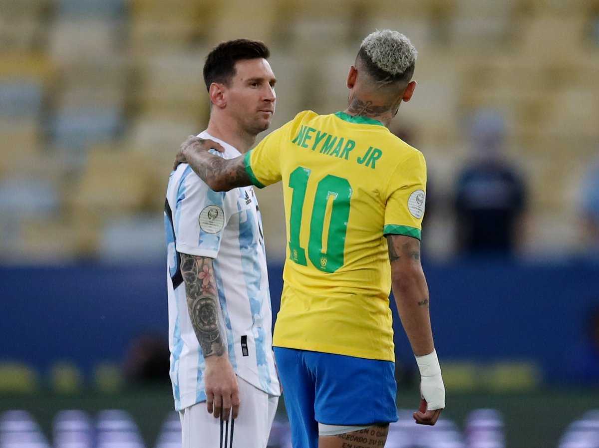 REGARDER: Lionel Messi console l'ancien coéquipier du FC Barcelone Neymar Jr après avoir remporté la Copa America 2021