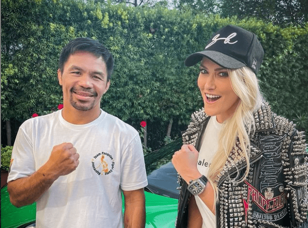 VIDÉO : Manny Pacquiao rencontre YouTuber Super Car Blondie avant d'affronter Errol Spence Jr.
