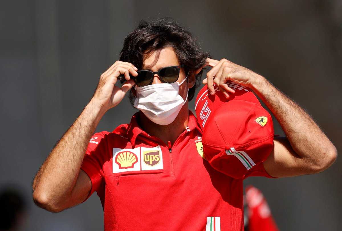 "Doit travailler dur pour que tout se passe bien" Carlos Sainz mentionne ses difficultés lors de sa première année chez Ferrari