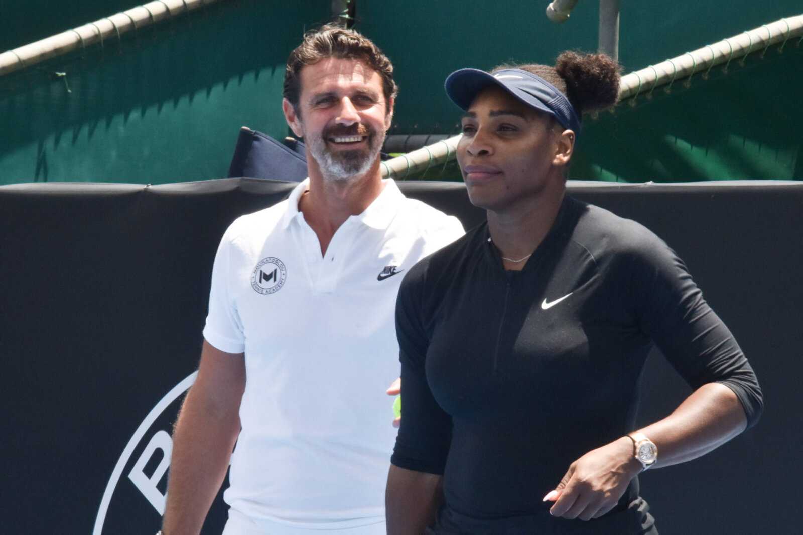 L'entraîneur de Serena Williams, Patrick Mouratoglou, critique le point de vue de Tracy Austin sur l'entraînement sur le terrain pendant les matchs