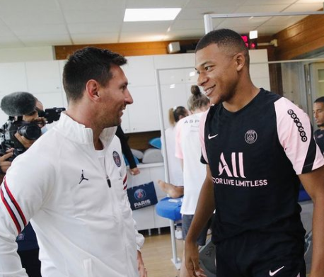Lionel Messi rencontre Kylian Mbappe pour la première fois en tant que coéquipiers du PSG