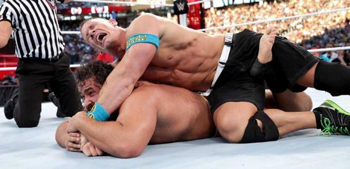 REGARDER: John Cena embrasse l'ancien rival de la WWE Rusev alias Miro lors de la première de Suicide Squad 2