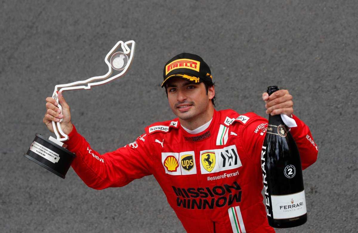 Carlos Sainz met enfin fin à la tristement célèbre malédiction de Charles Leclerc au GP de Russie
