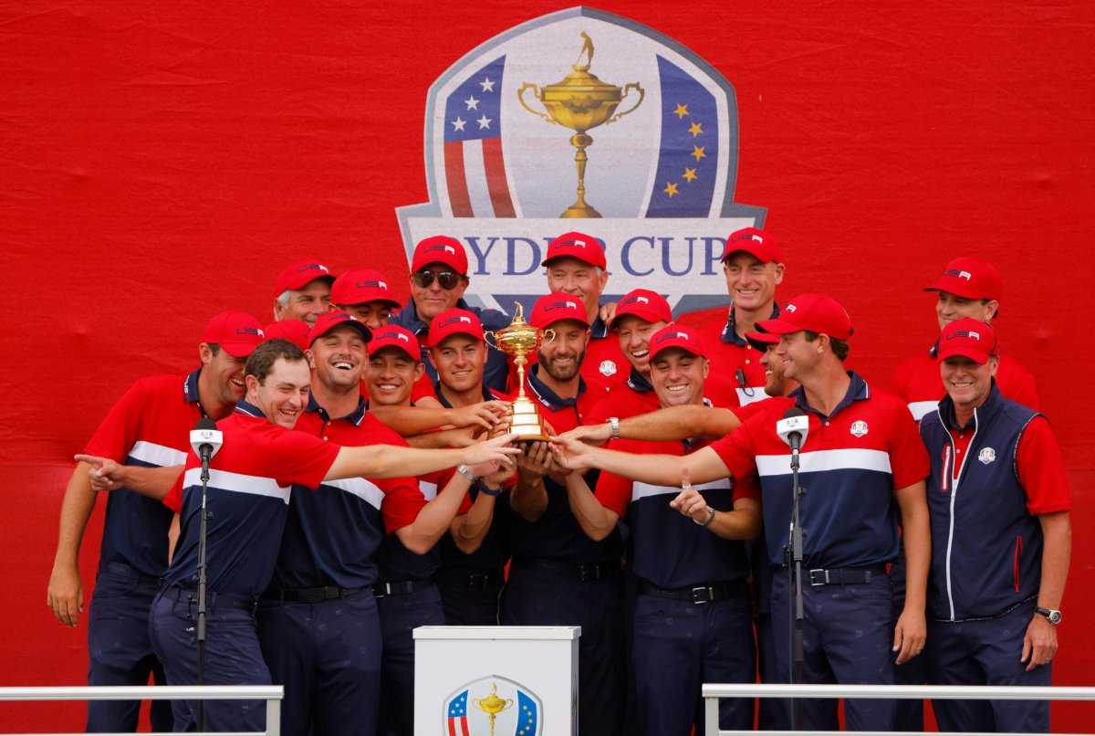En images : l'équipe américaine célèbre sa victoire historique à la Ryder Cup avec une soirée champagne et des cigares