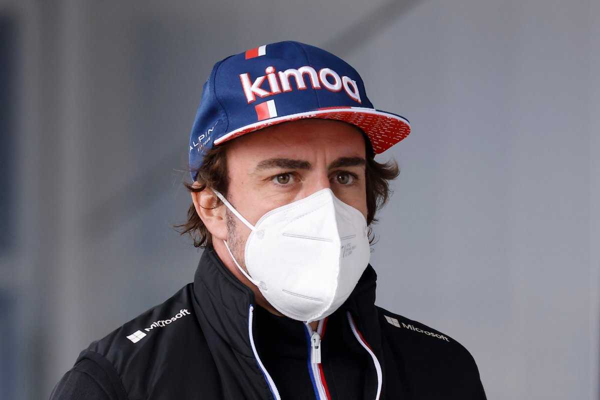 Fernando Alonso profite de la faille de la F1 avec un astucieux mouvement de GP de Russie