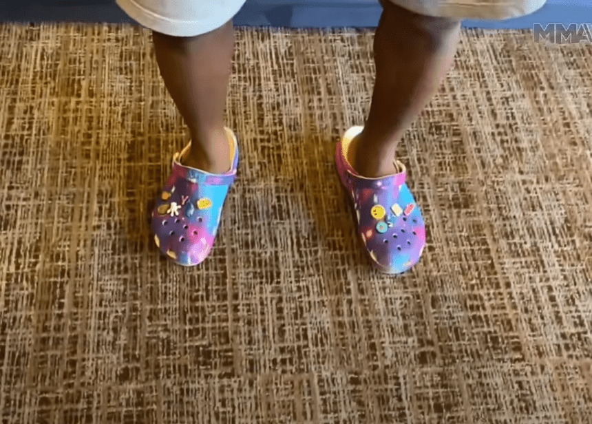HILARANT!  Yoel Romero arrive au Bellator 266 avec les chaussures surdouées de sa fille