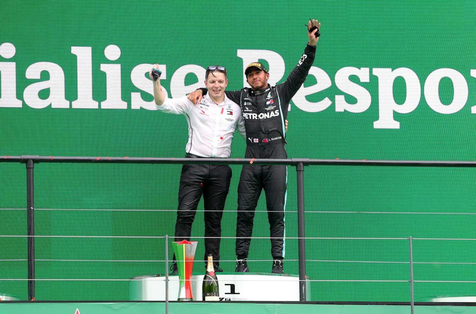 L'entraîneur de F1 de Lewis Hamilton défend chaleureusement 'Bono' au milieu des critiques acerbes de Rosberg