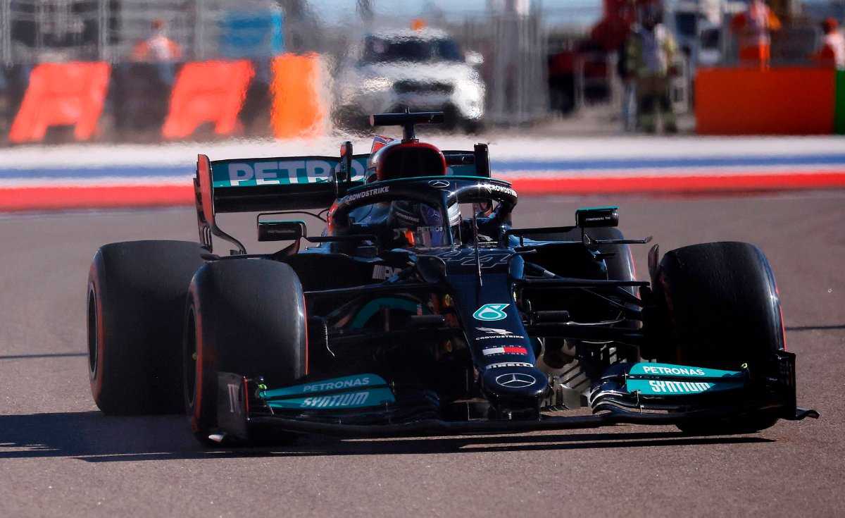 Mercedes fournit une mise à jour cruciale sur F1 Jackman frappé par erreur par Lewis Hamilton