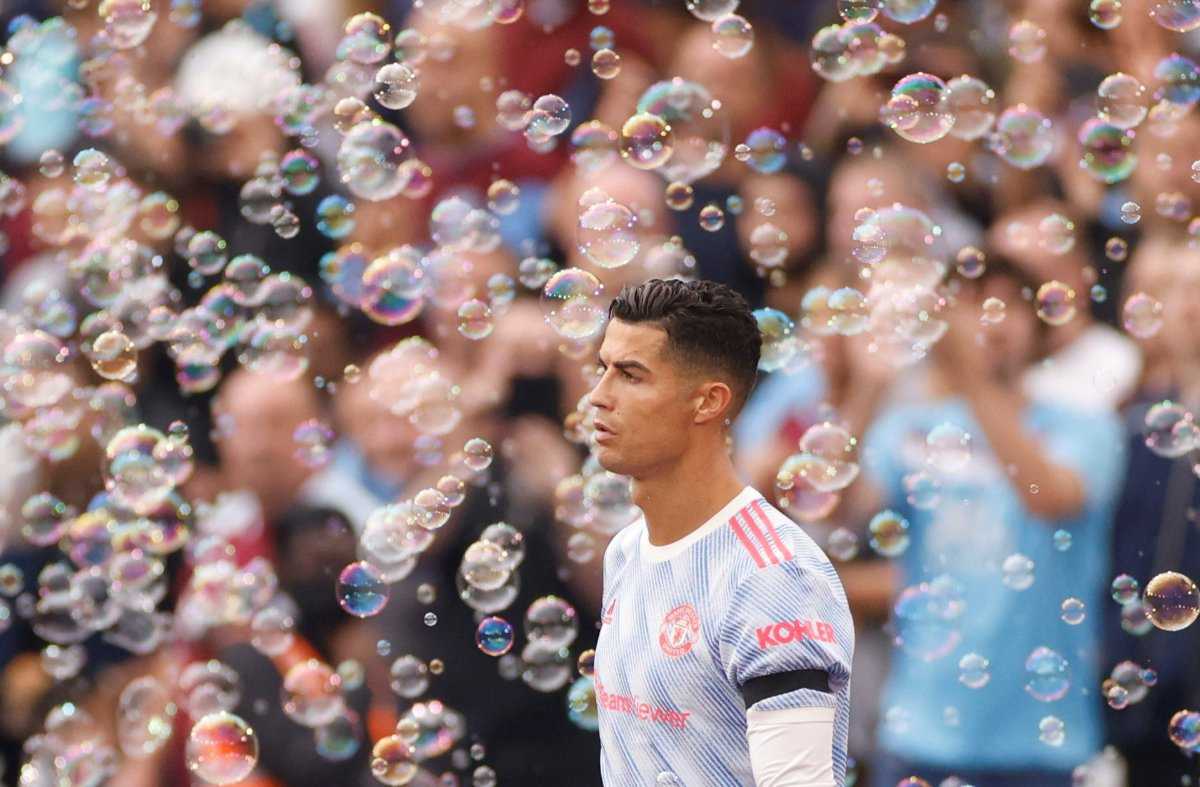 REGARDER: Cristiano Ronaldo esquive toutes les bulles à l'entrée de Manchester United contre West Ham