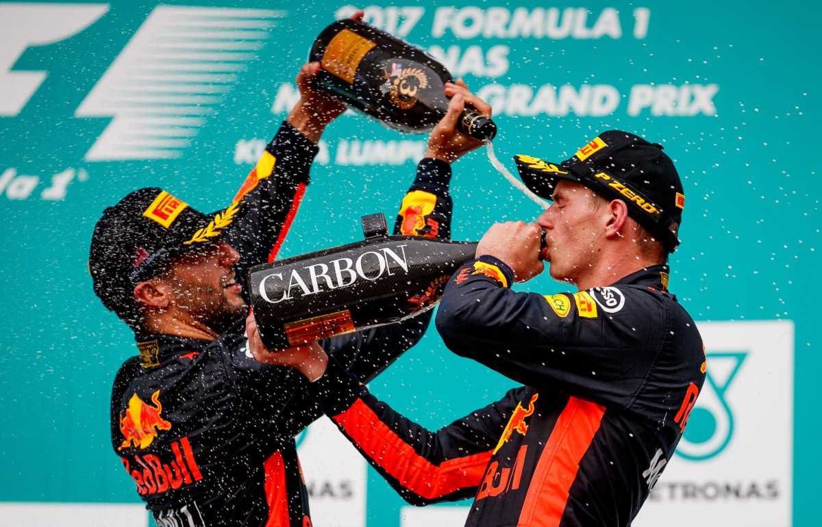 REGARDER: Daniel Ricciardo prouve qu'il est le fan numéro 1 de Max Verstappen au GP des Pays-Bas
