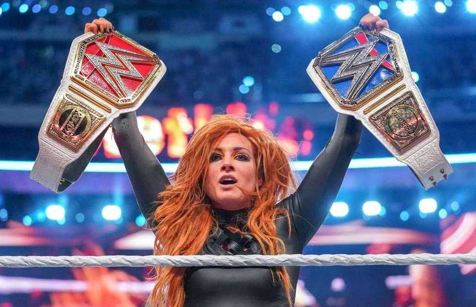 Becky Lynch réagit à être forcée de défendre son titre dans une triple menace au WWE Crown Jewel 2021