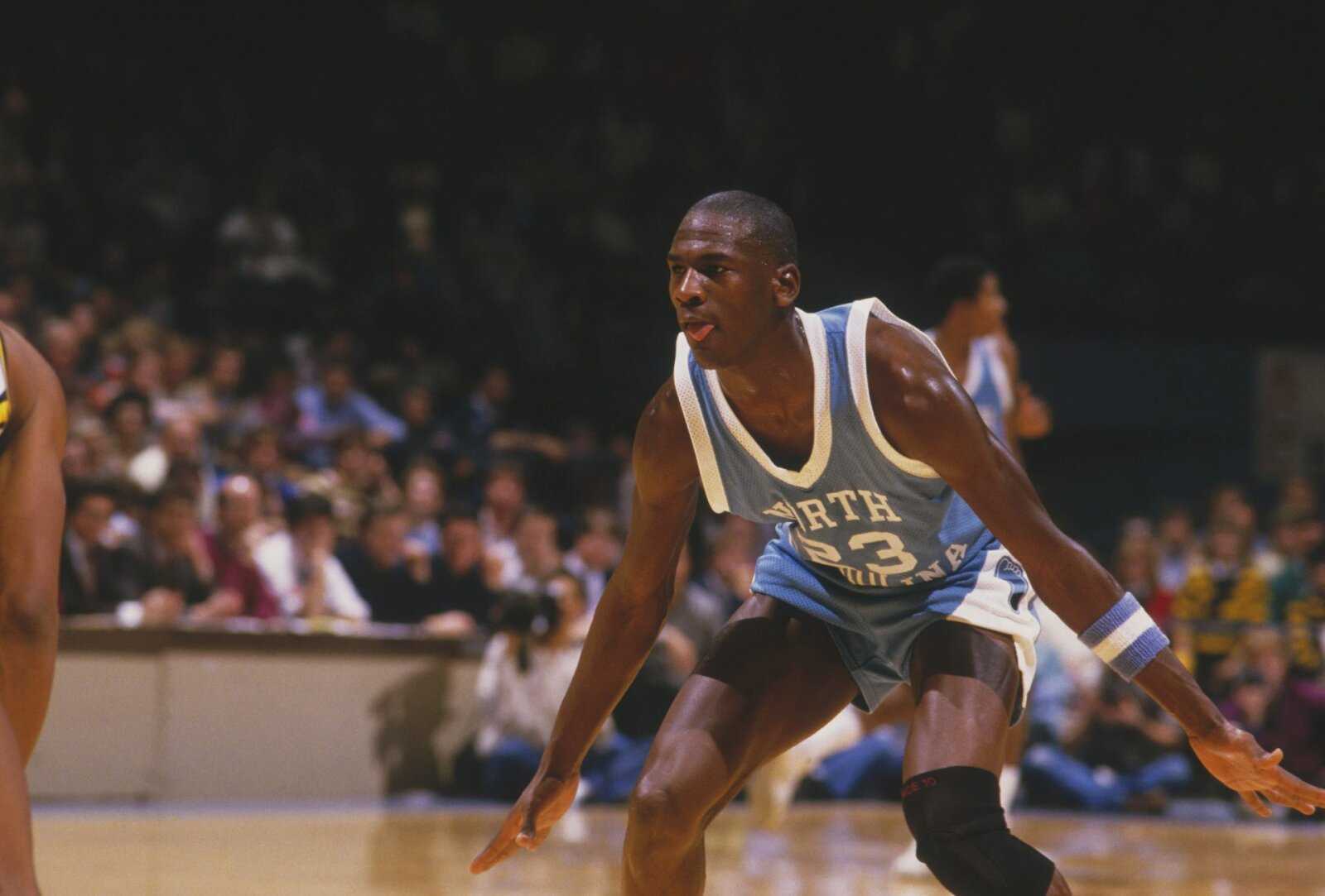"Comme un chat": la légende de la NBA, Jerry West, explique à quel point l'athlétisme de Michael Jordan était inégalé depuis ses années d'université