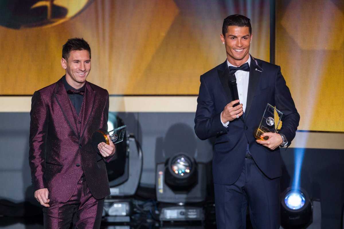 Cristiano Ronaldo vs Lionel Messi - Qui a plus de tours du chapeau en carrière internationale?