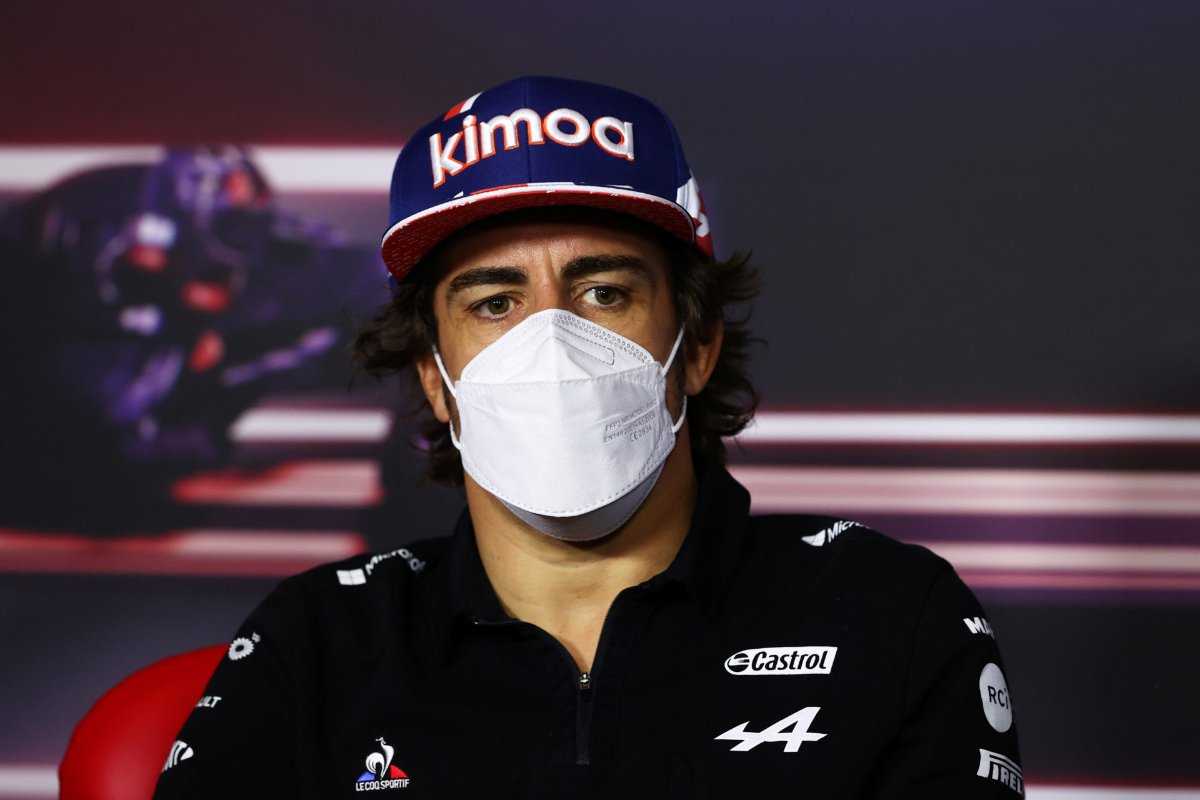"J'ai été l'idiot" - Alonso critique son traitement en F1 avec la théorie russe du GP