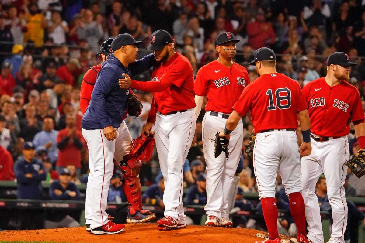 REGARDER: Le manager des Red Sox de Boston interrompt la célébration moqueuse du joueur contre les Astros de Houston