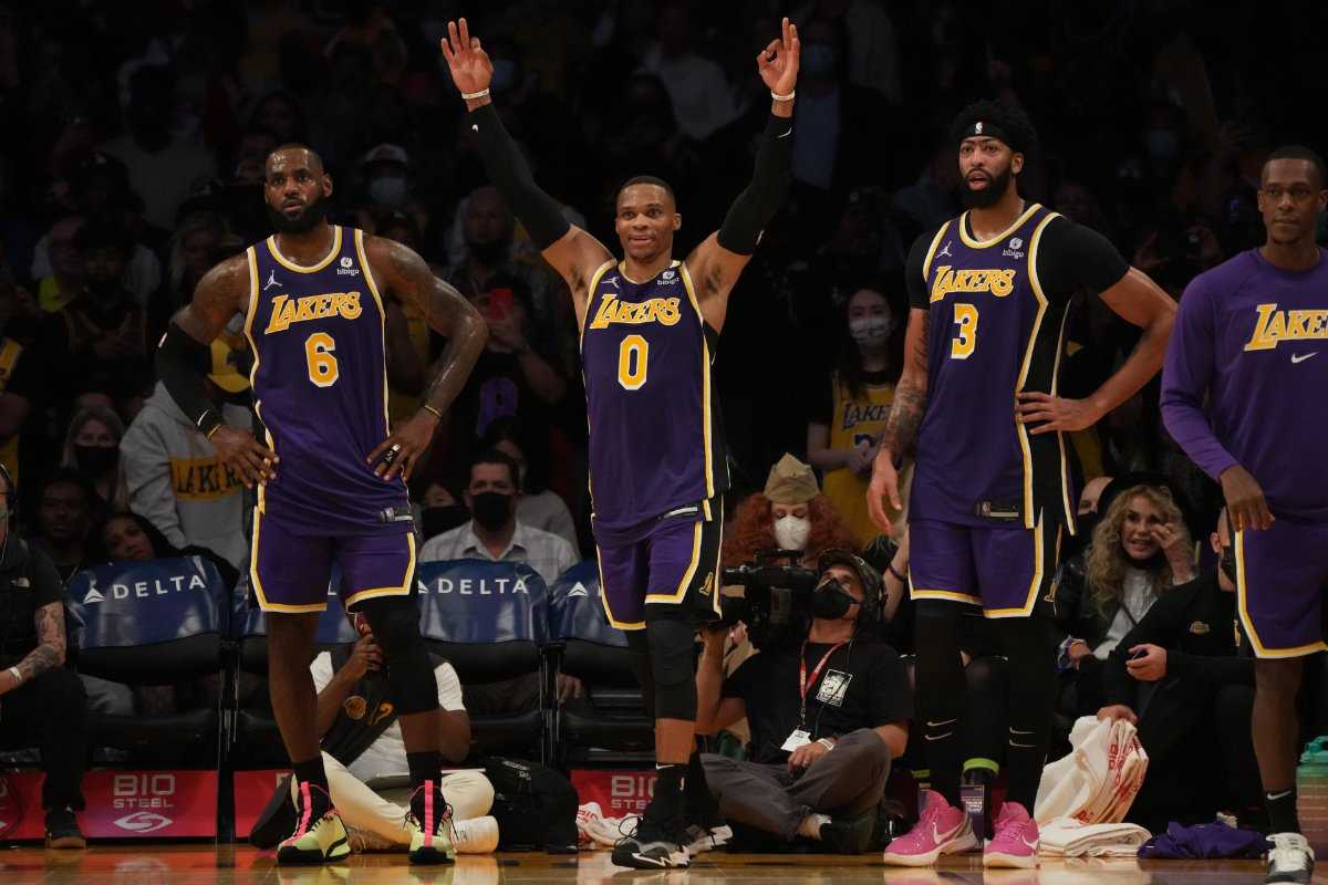 REGARDER: LeBron James, Russell Westbrook et Anthony Davis deviennent effrayants à la fête d'Halloween des Crazy Lakers