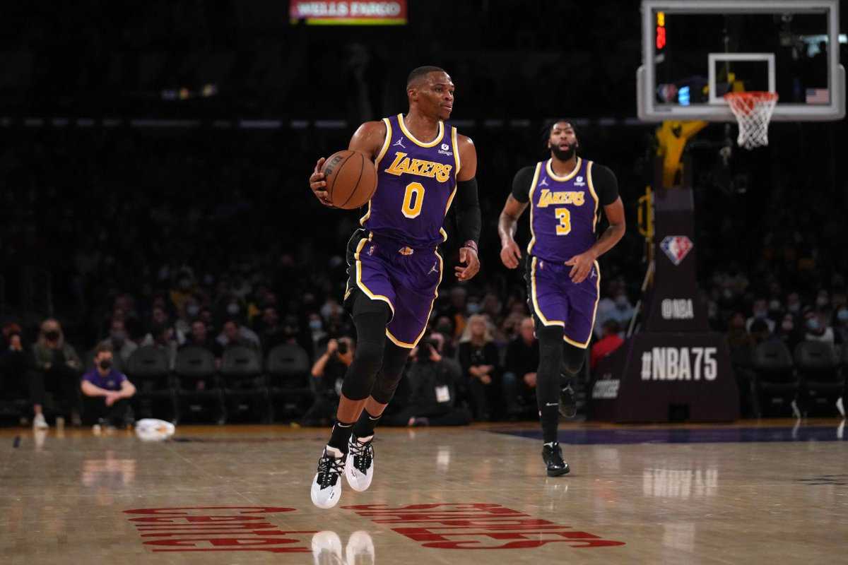 REGARDER: LeBron James, Russell Westbrook et Anthony Davis s'associent pour un jeu phare des Lakers