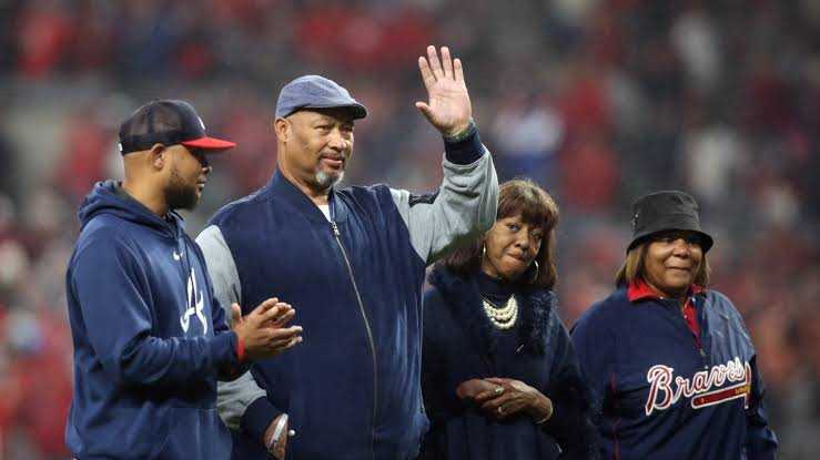 REGARDER: Les Braves d'Atlanta rendent un hommage émouvant à la légende Hank Aaron avant le match 3 de la MLB World Series 2021