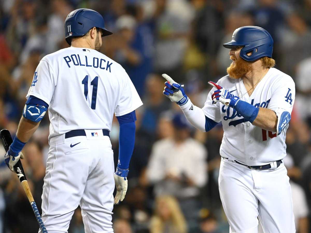REGARDER: Les Dodgers de Los Angeles rendent hommage en plaisantant à Gavin Lux après avoir heurté la barrière pendant le match de la MLB