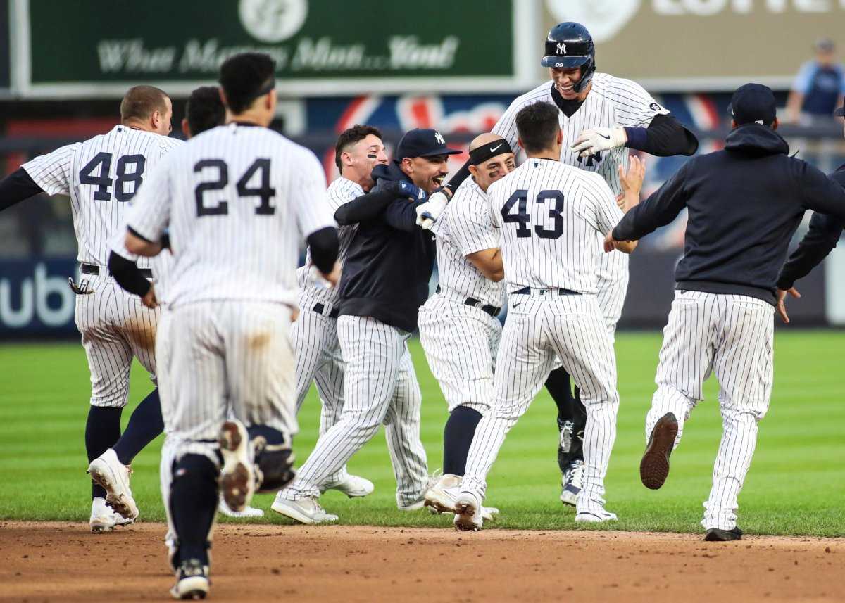 REGARDER: Les Yankees de New York se déchaînent pour célébrer l'obtention d'une place pour les séries éliminatoires de la MLB