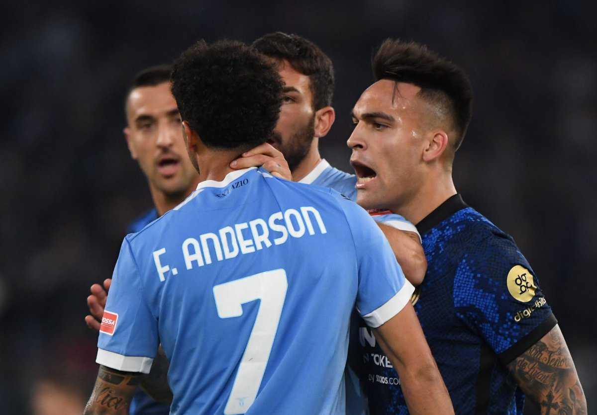 REGARDER: Un joueur de la Lazio tend une embuscade à un ancien coéquipier qui a rejoint le Rival Club Inter Milan après le match