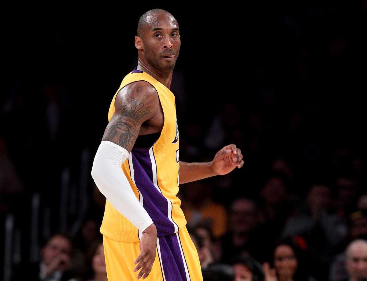 THROWBACK: Kobe Bryant's Unseen Mic'd Up Footage de la formation des Lakers en 2009