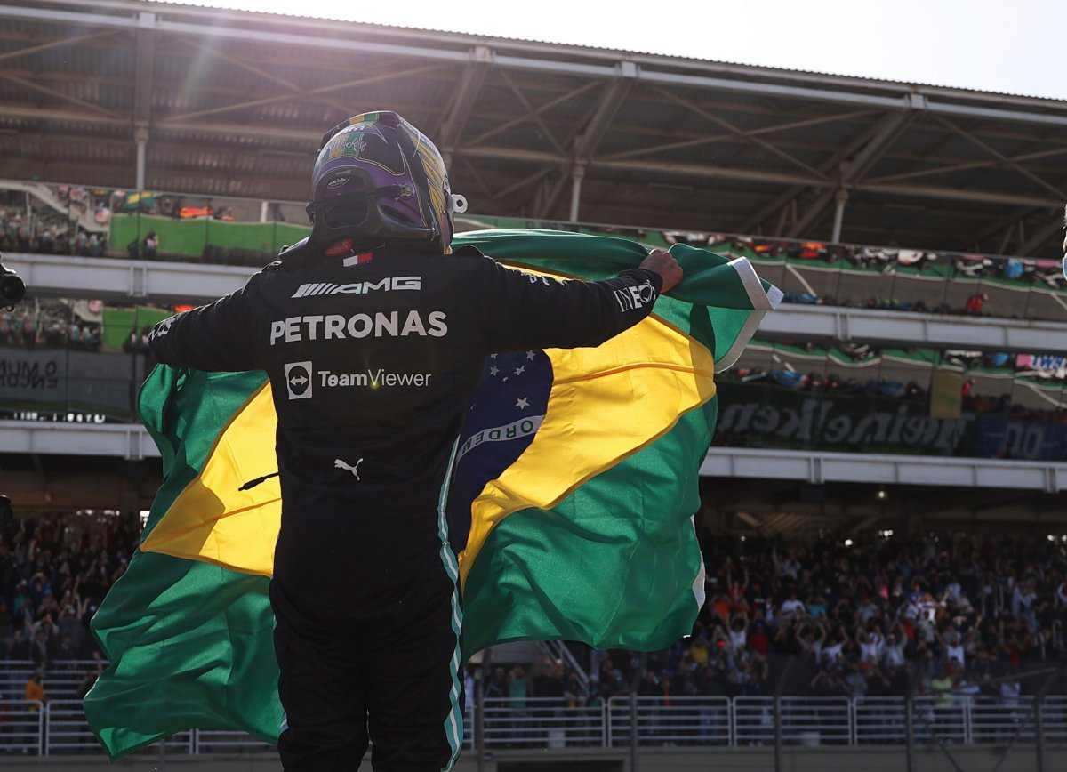 "Nous sommes des champions du monde" - La légende du football remercie Lewis Hamilton d'avoir honoré le Brésil avec une merveilleuse victoire en F1