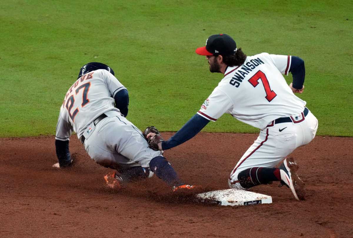 REGARDER: José Altuve des Astros de Houston sauvé par un appel d'arbitre controversé lors du match 5 de la MLB World Series 2021