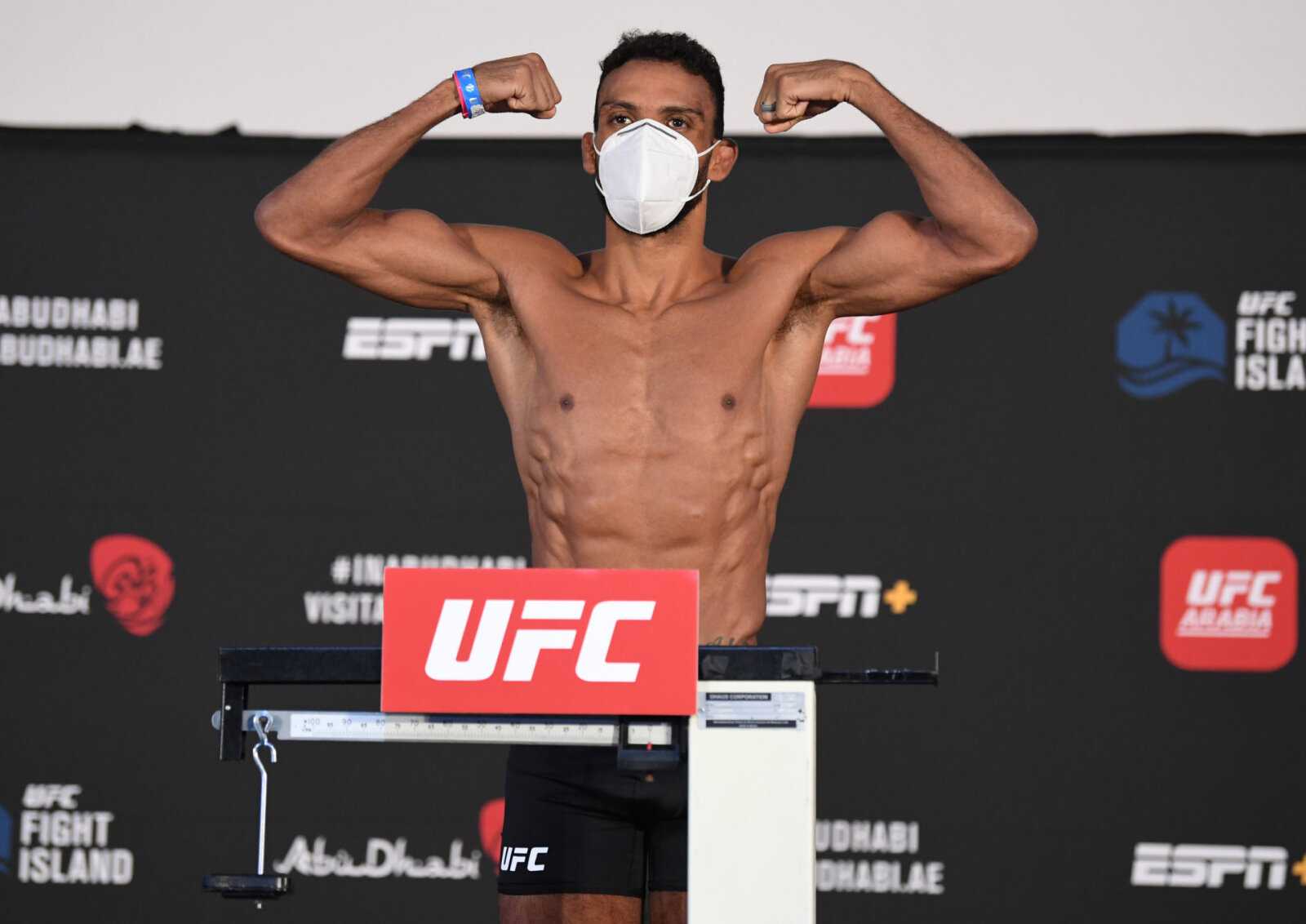 RUPTURE: Edson Barboza revient à l'UFC le 5 mars dans un Banger