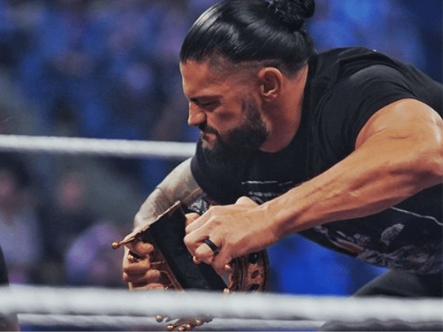 Résultats de WWE SmackDown: Roman Reigns détruit la couronne d'or de King Woods