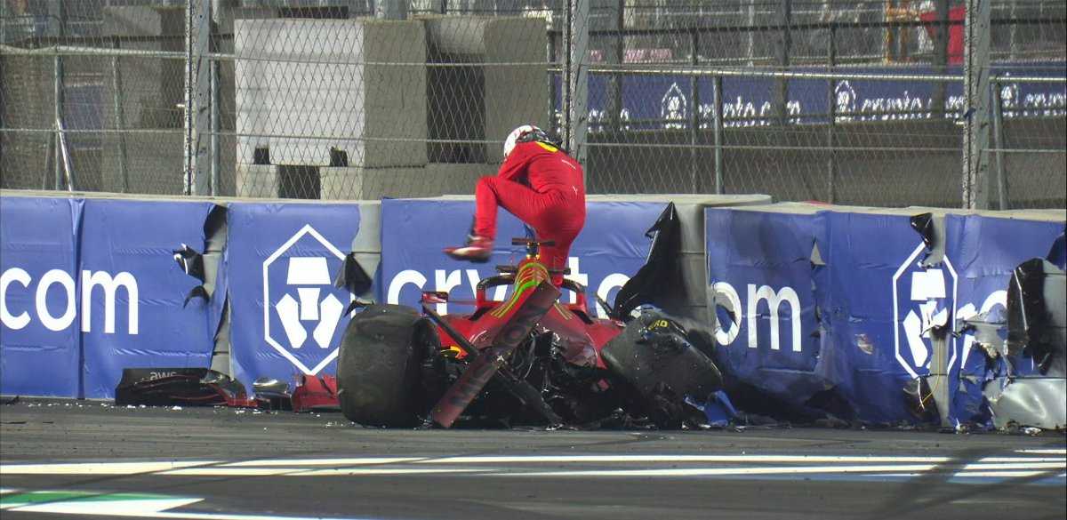 Charles Leclerc s'apprête-t-il à encourir une pénalité de grille pour un changement clé en F1 après un grave accident à l'entraînement en Arabie saoudite ?