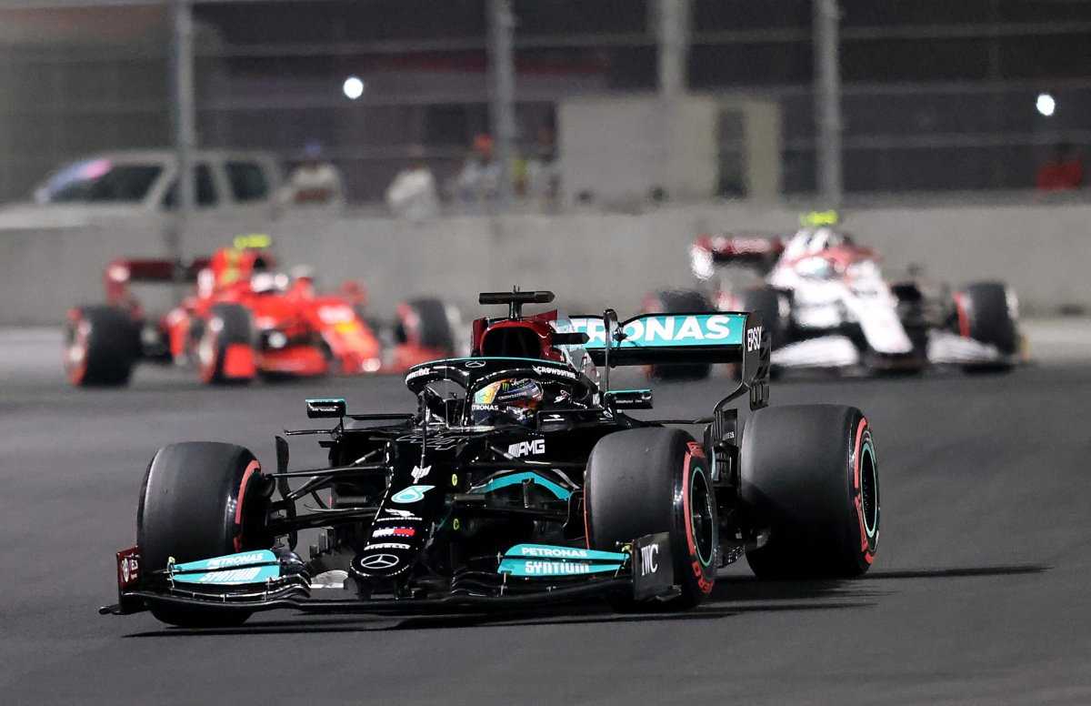 Christian Horner a une théorie qui explique pourquoi les Mercedes F1 sont plus lentes en Arabie saoudite