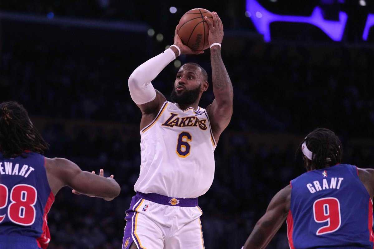 "Love Every Guy": LeBron James rejette les allégations selon lesquelles les Lakers exigeraient des changements dans leur liste