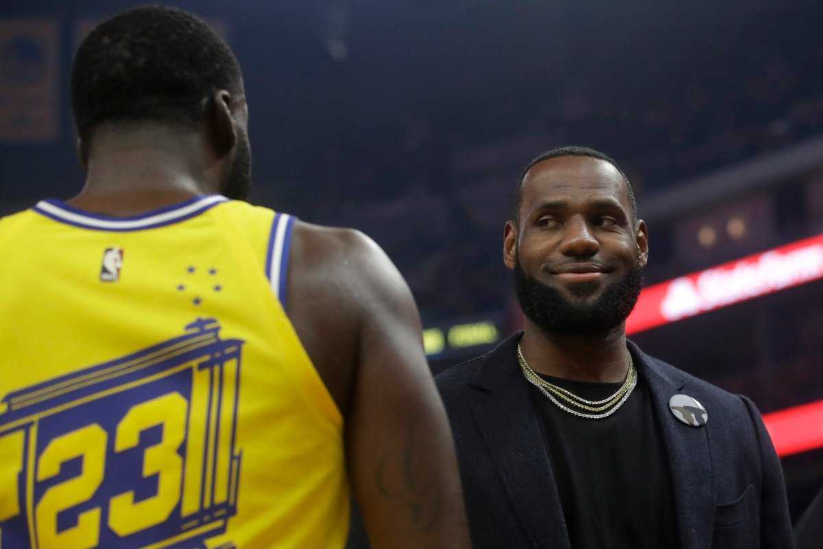 "Nous disons que LeBron James est un grand joueur parce qu'il fait toutes ces choses": Draymond Green fait l'éloge de la superstar des Lakers