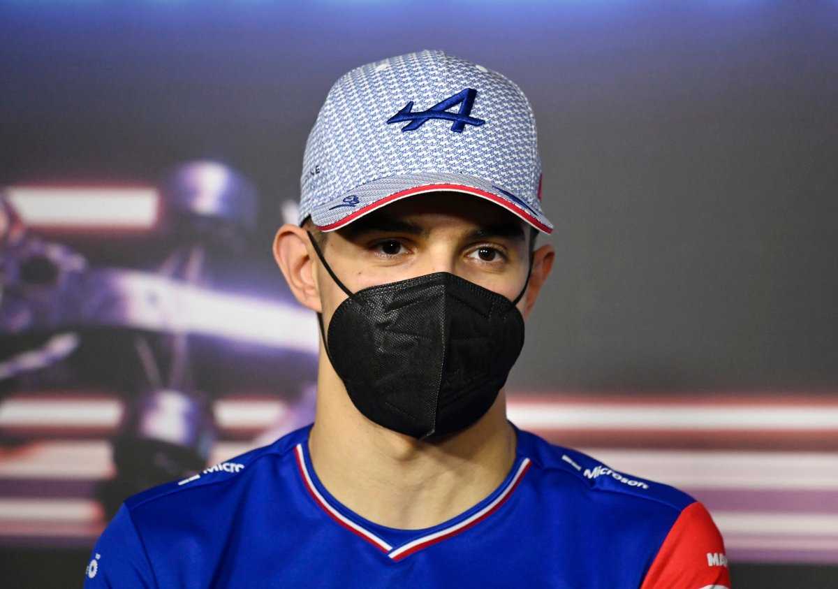 REGARDER: Esteban Ocon fume à la radio après que Bottas lui a arraché le podium de la F1 en Arabie saoudite