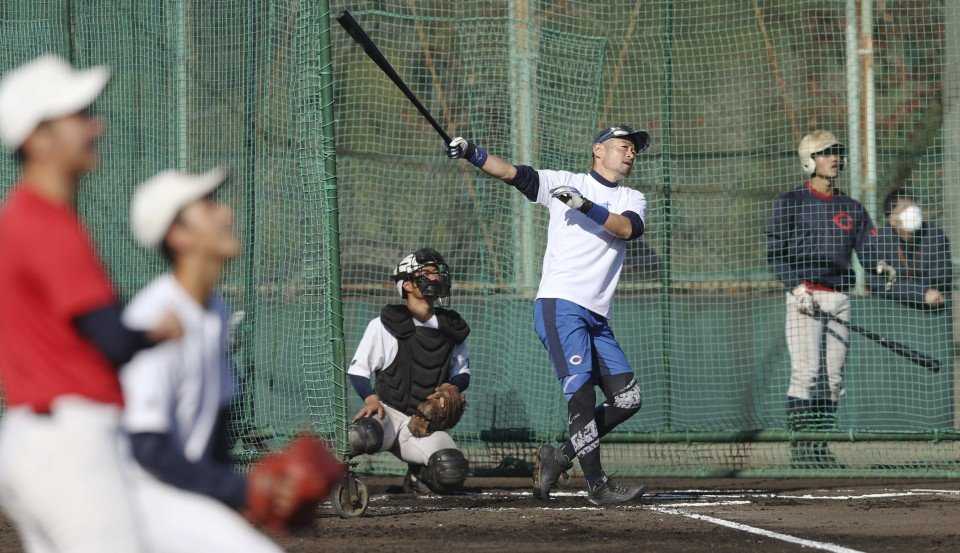 REGARDER : Ichiro Suzuki, légende de la MLB, se présente à la pratique d'un lycée japonais à la demande d'un fan ;  Explose les coups de circuit