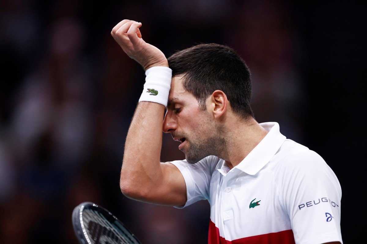 REGARDER: Novak Djokovic, frustré, donne un coup de pied au sac lors de la défaite de la Coupe Davis 2021