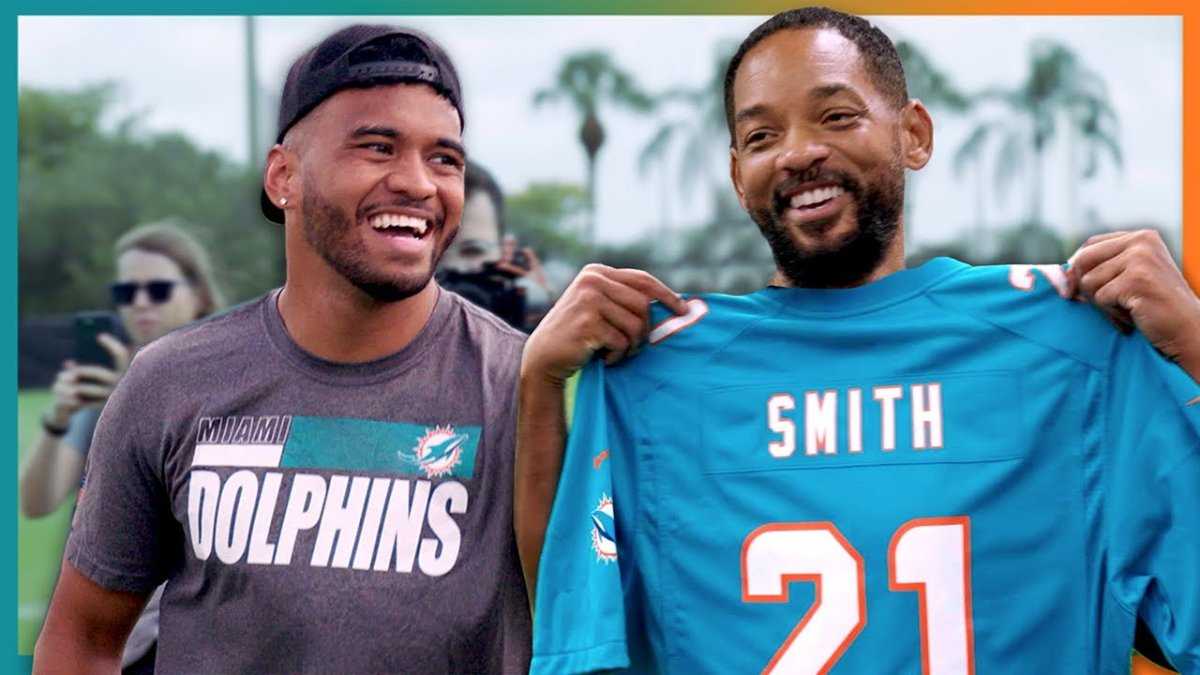 REGARDER: Will Smith s'entraîne avec le quart des Dolphins de Miami Tua Tagovaiola lors d'une séance d'entraînement de niveau NFL