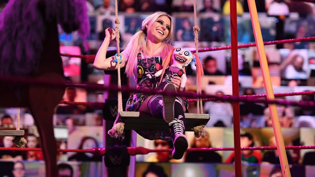 Alexa Bliss avertit la WWE Raw Roster avant son retour