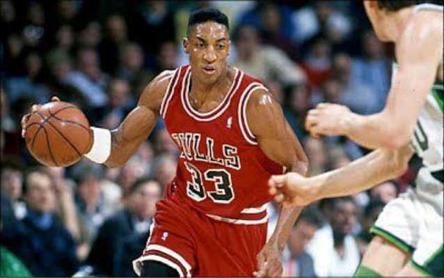 La voix légendaire de Bulls défend Scottie Pippen : « Kareem Abdul-Jabbar a changé la donne.  Michael Jordan a changé la donne.  Scottie n'obtient pas le crédit pour son rôle dans le changement du jeu. "