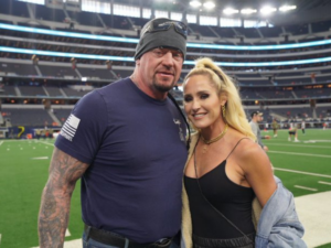 L'épouse de l'Undertaker, Michelle McCool, veut que Vince McMahon accorde une demande spéciale au WWE Royal Rumble 2022
