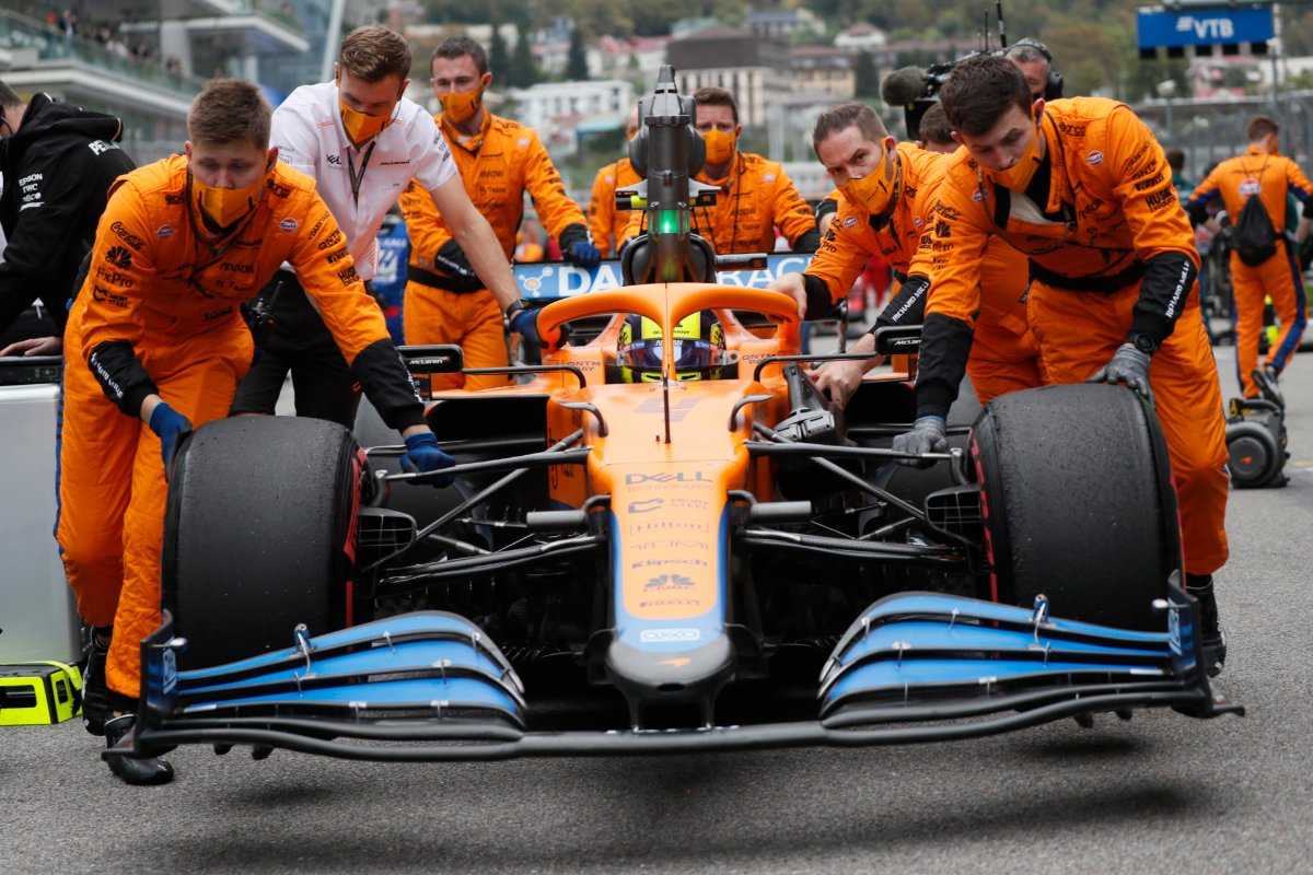 "Ne soyez pas timide" - Les réactions effrontées affluent alors que McLaren partage une image floue de la voiture F1 2022