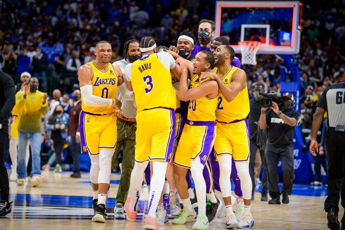 RAPPORTS: Les Lakers cherchent à échanger deux joueurs récemment signés lors d'un bouleversement majeur "LeGM"