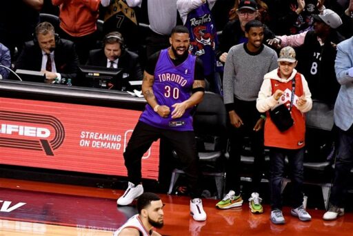 REGARDER: Drake affronte un ancien vétéran des Raptors de Toronto dans un duel divertissant 1 contre 1
