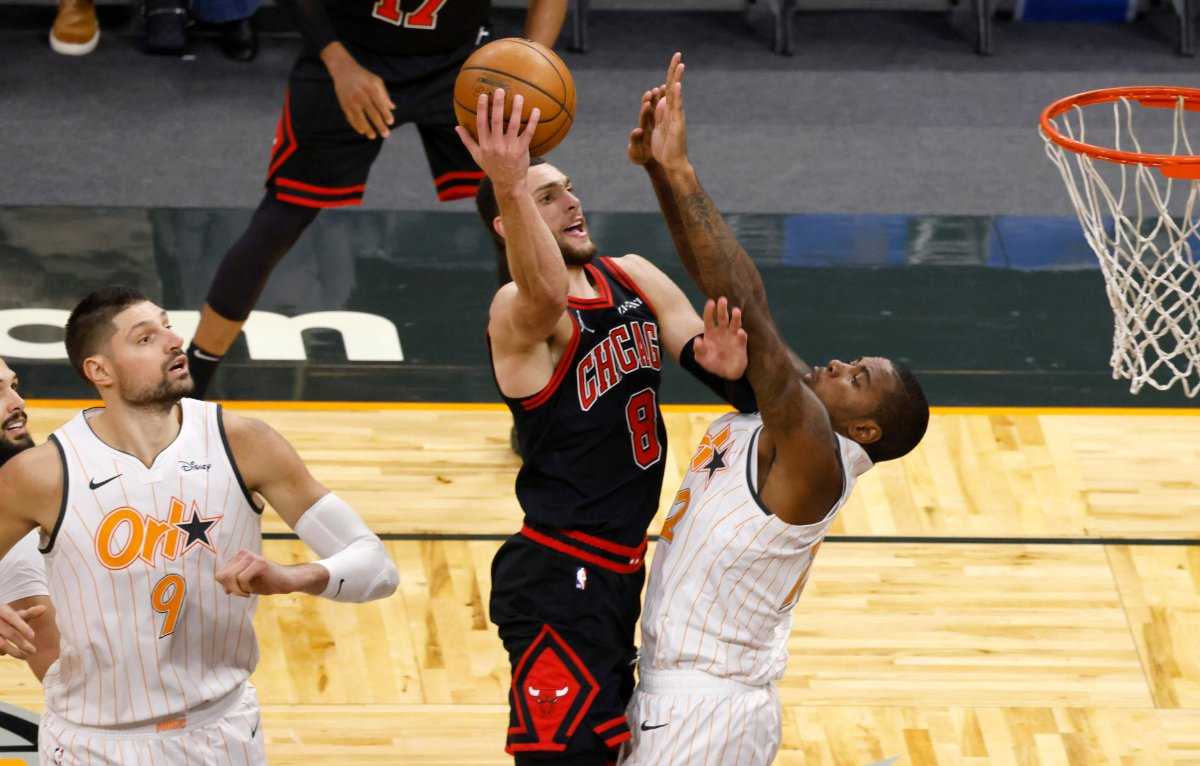 REGARDER: Les blessures des Bulls de Chicago alors que Zach LaVine déclenche une blessure au genou lors d'un jeu particulier contre les Golden State Warriors