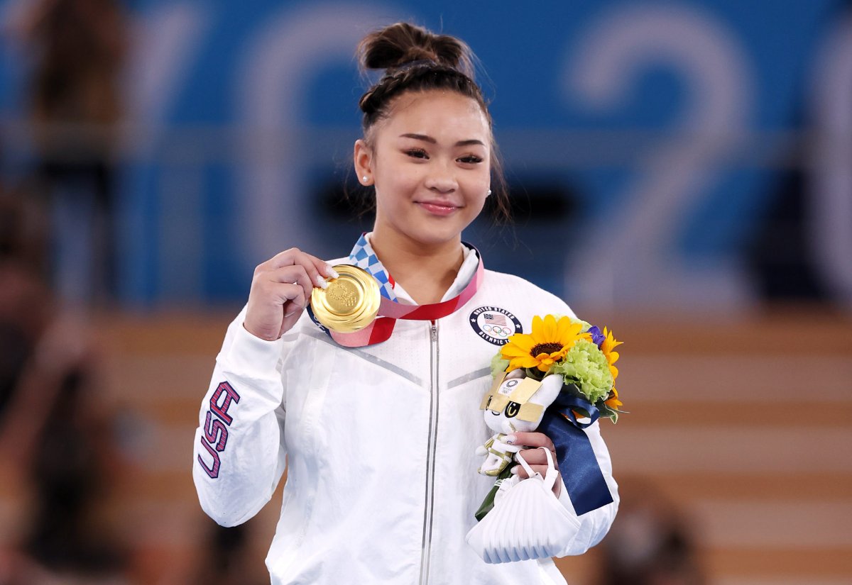 REGARDER: Suni Lee lance une routine au sol et brille lors d'un événement de gymnastique universitaire