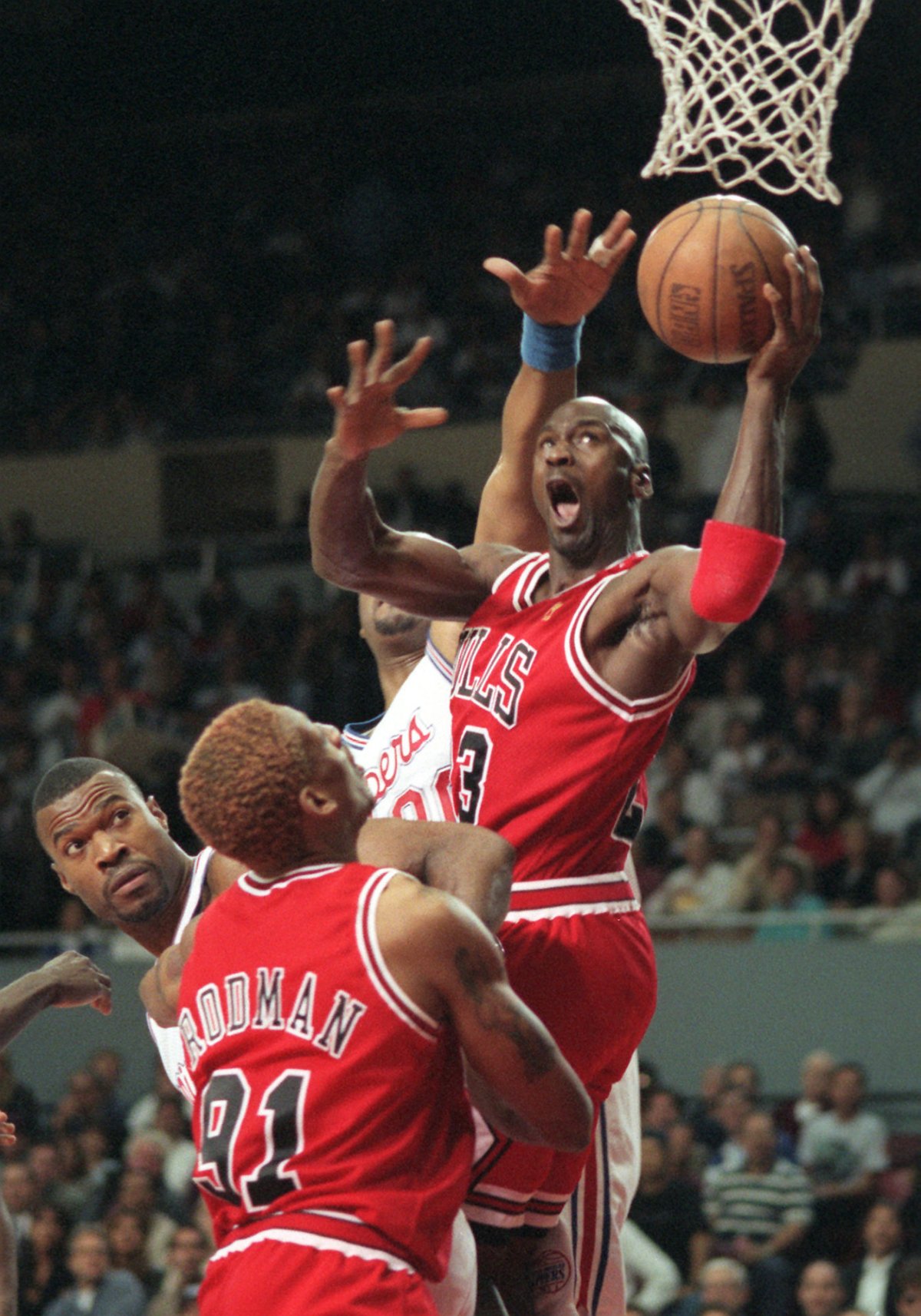 Un fan de la NBA observe une similitude intéressante entre Michael Jordan, Kobe Bryant et Rockets Rookie alors qu'il affiche un athlétisme incroyable contre les Spurs